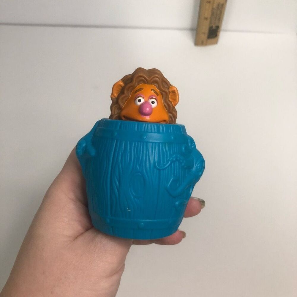 1995 muppet treasure island mcDonalds happy meal tub toys Fozzie bear blue